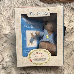 NWT Peter Rabbit Book and Toy Set by Beatrix Potter